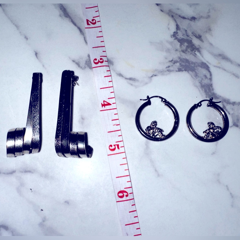 Bundle of 2 Silver Pierced Earrings